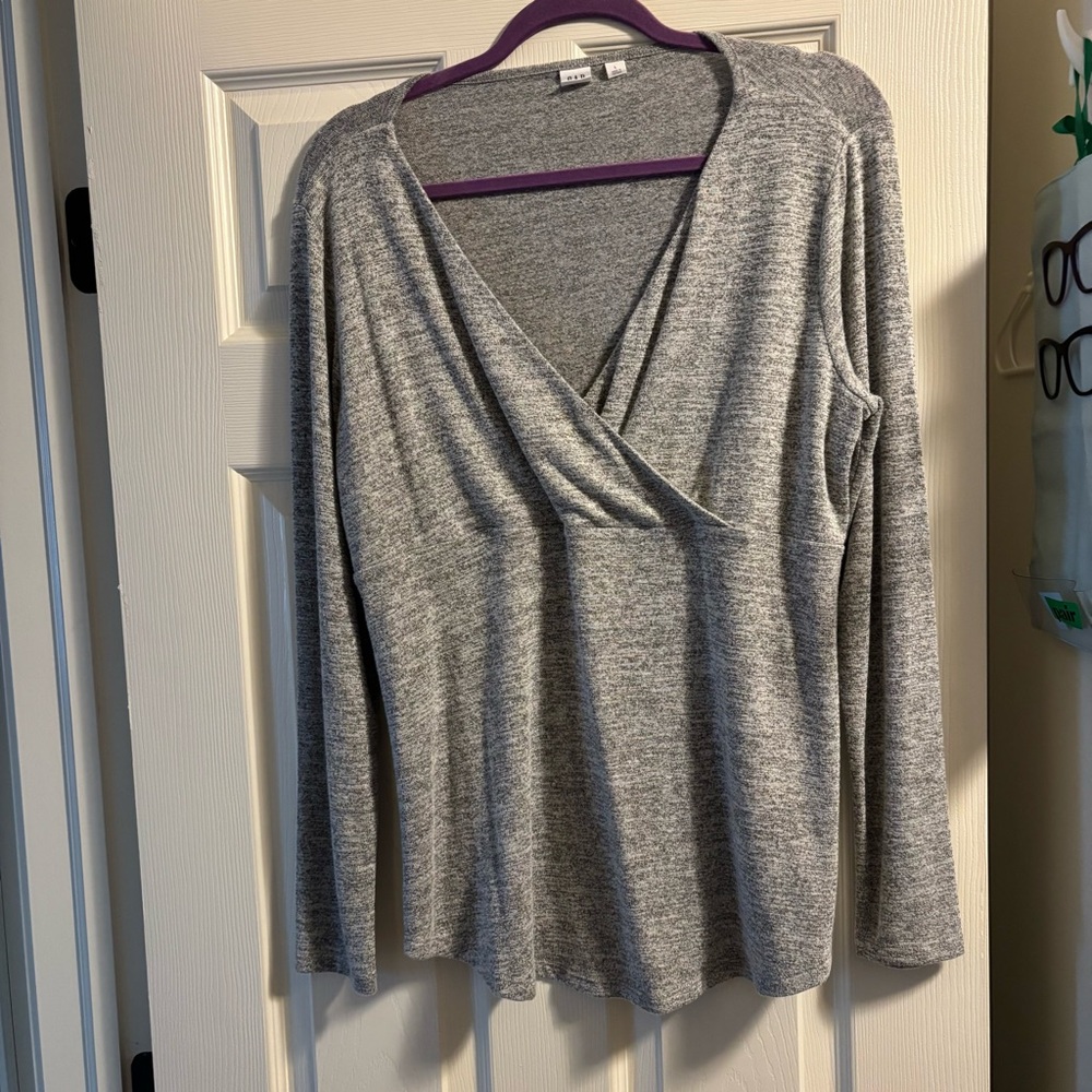 GAP Maternity V-Neck Long Sleeve Top